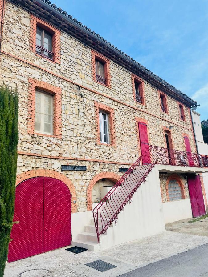 Au Calme Au Milieu Du Vignoble De *